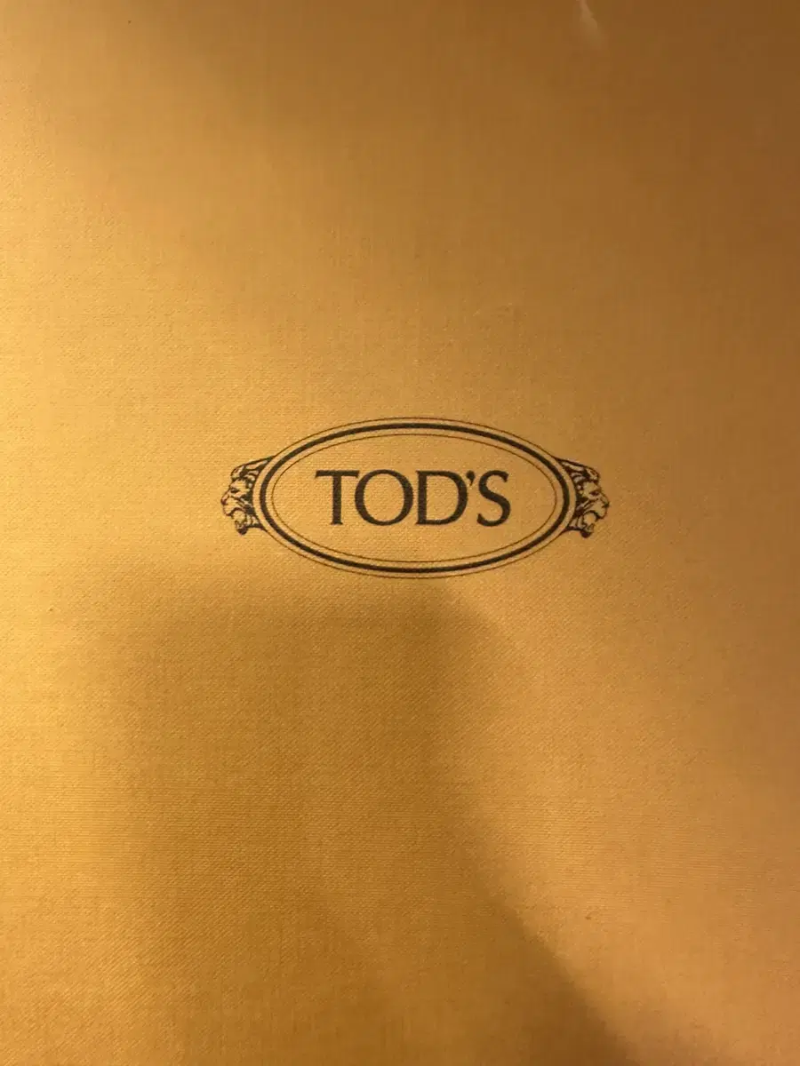 Tods 스니커즈 판매합니다 한번도 신지않았습니다 30 내려서 판매합니다